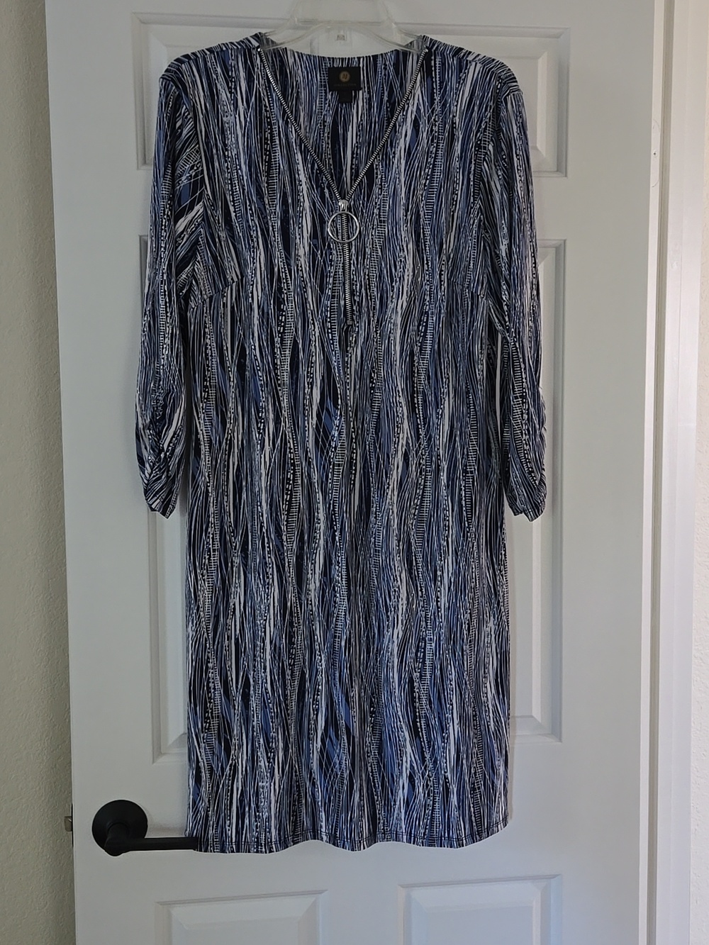 JM Collection Blue Patterned Zippered V‑neck Shift Dress